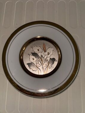 Art of Chokin Floral Gold Trim porcelain Wall Plate White and Gold